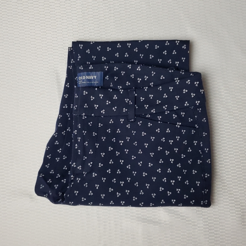 Old Navy Pixie Ankle Mid-rise pants sz6!